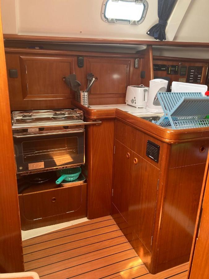 Sea Bloom - Sleep & Sail In Tejo Botel Lisboa